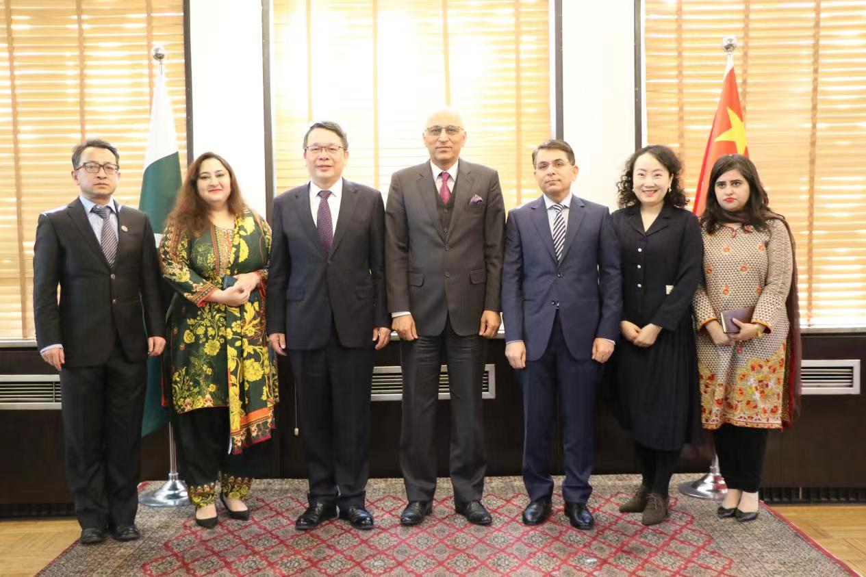 张树庭校长受邀与巴基斯坦驻华大使莫因•哈克会晤