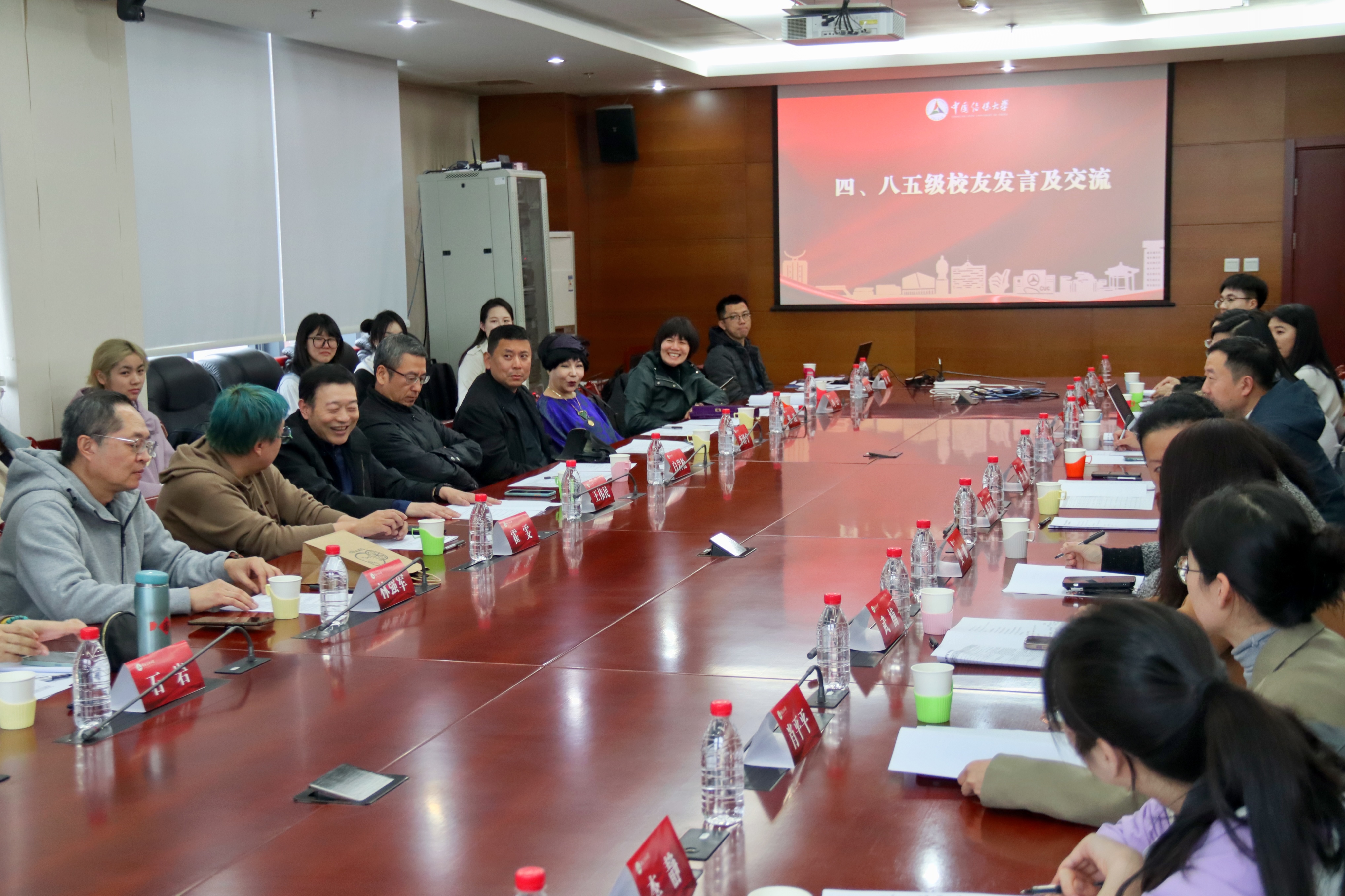 我校第十五届“八五校友爱心助学金”颁奖仪式暨座谈会顺利举行