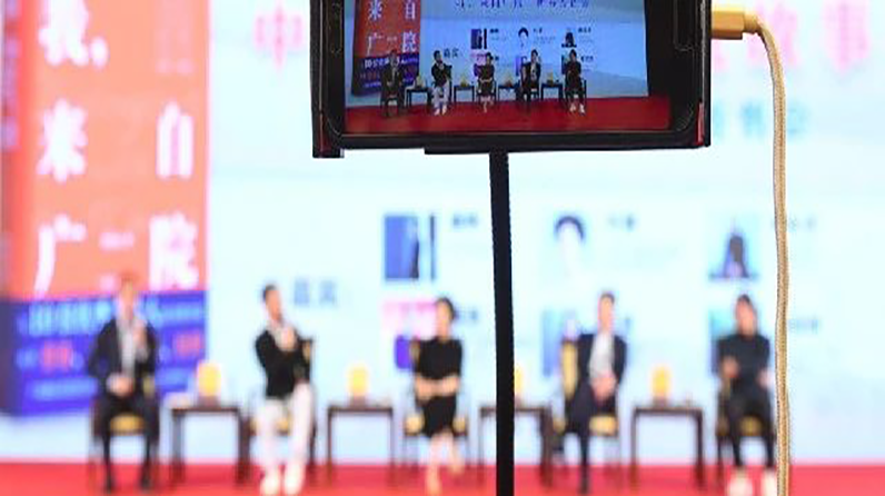 《我，来自广院》新书签售会