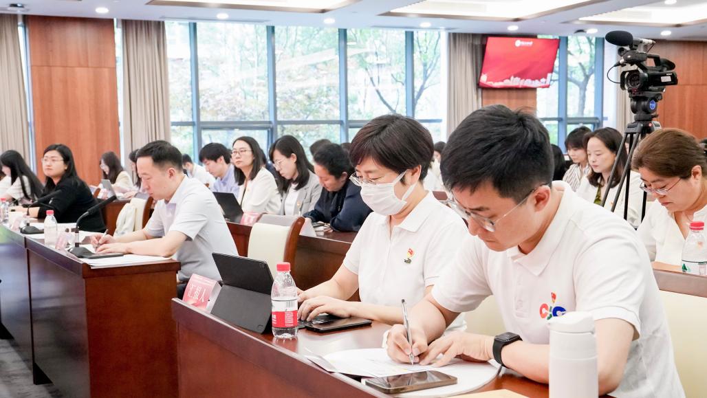 我校召开学生工作队伍主题教育专项调研汇报交流会