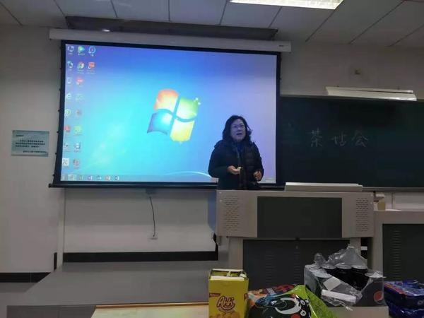 法律系于返校日组织校友交流茶话会