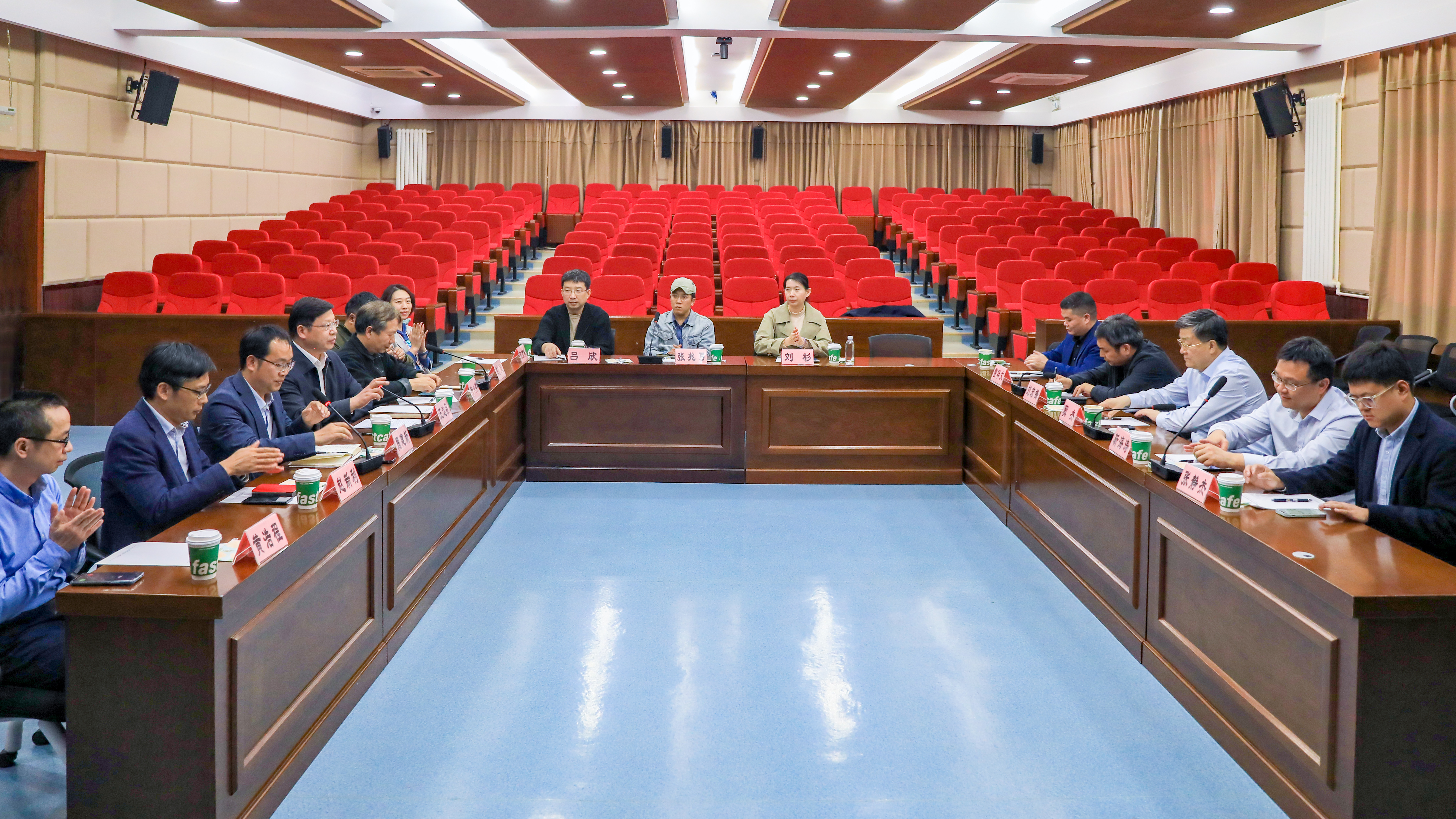 河南省新乡市委常委、副市长窦杰带队来中传调研交流