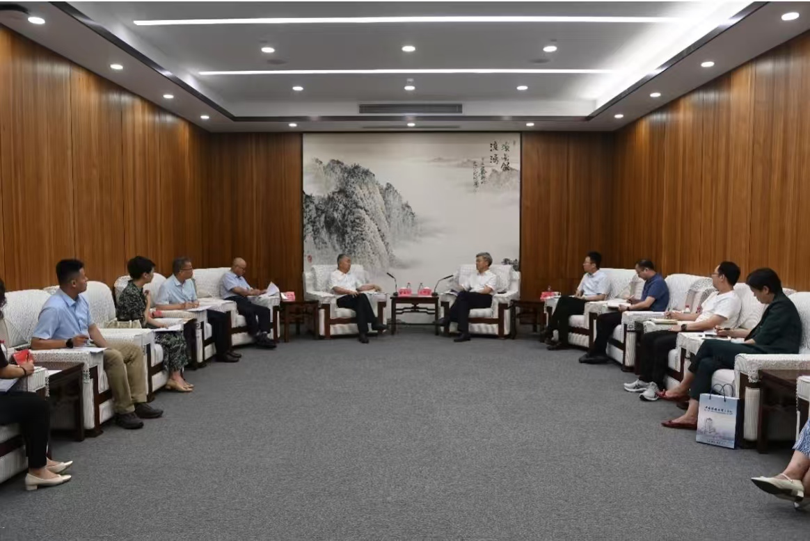 新疆艺术学院党委书记章立新一行来访我校