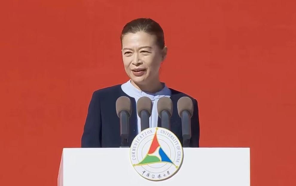 2022开学典礼丨校友代表徐滔：即使再平凡，我们也是限量版