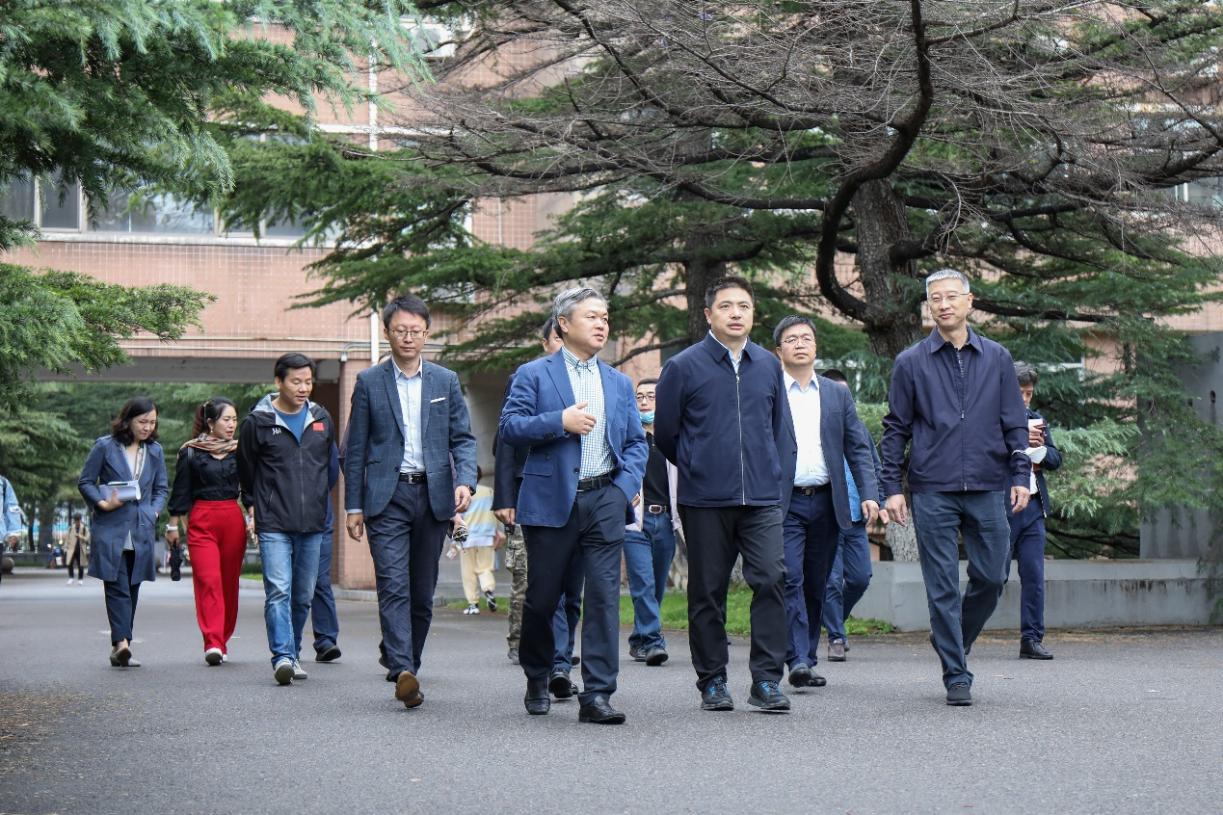 朝阳区区委副书记狄涛来中国传媒大学调研