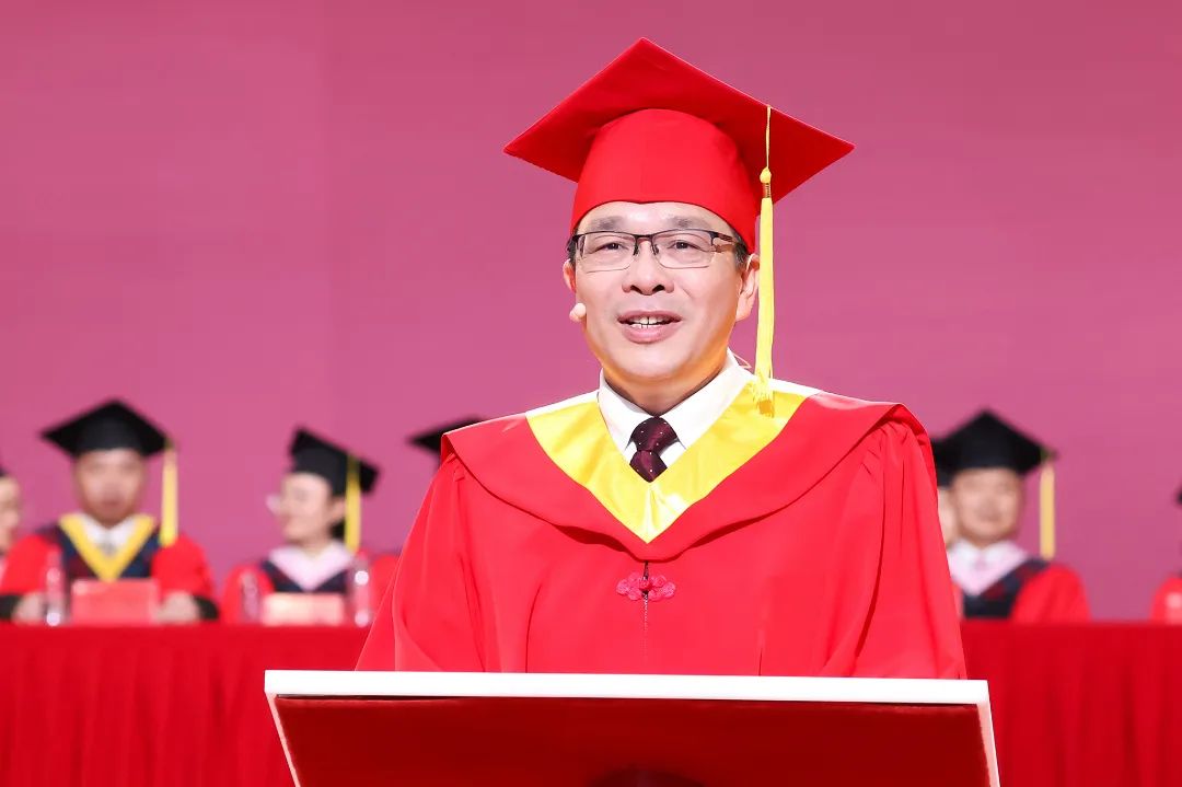 校长张树庭毕业致辞｜做确定的自己，拥抱巨变的时代