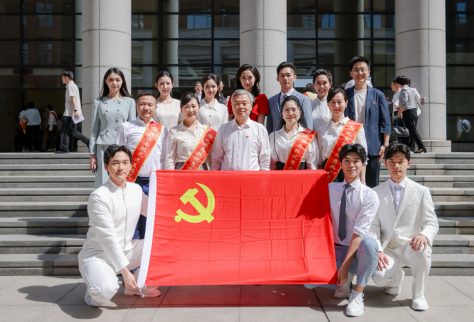 白杨资讯丨我校在北京高校“两优一先”评选中获四项表彰