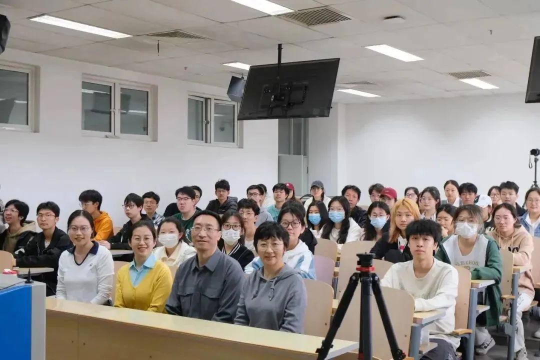 学院动态｜信息与通信工程学院举办“杰出校友回母校”主题分享会