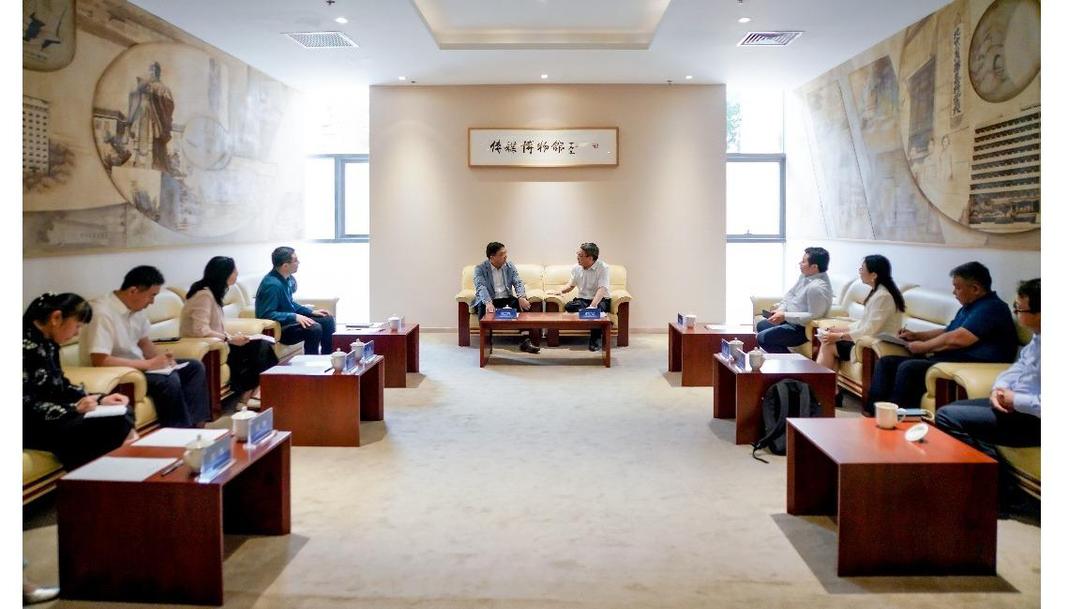 北京市台办主任霍光峰一行来校调研