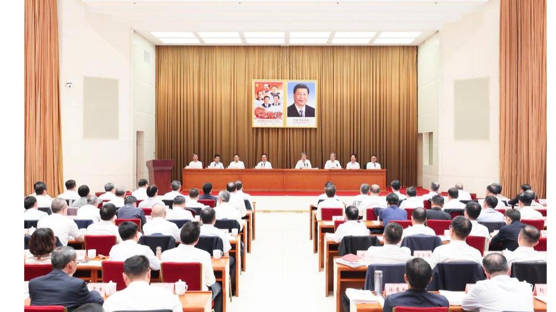 我校参加教育对口支援西藏工作会议