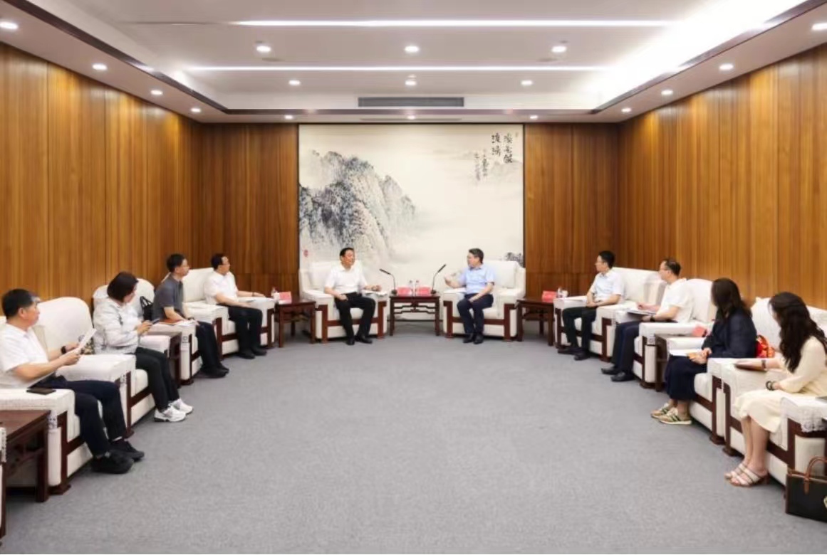 兴安盟盟委书记苏和一行来访我校